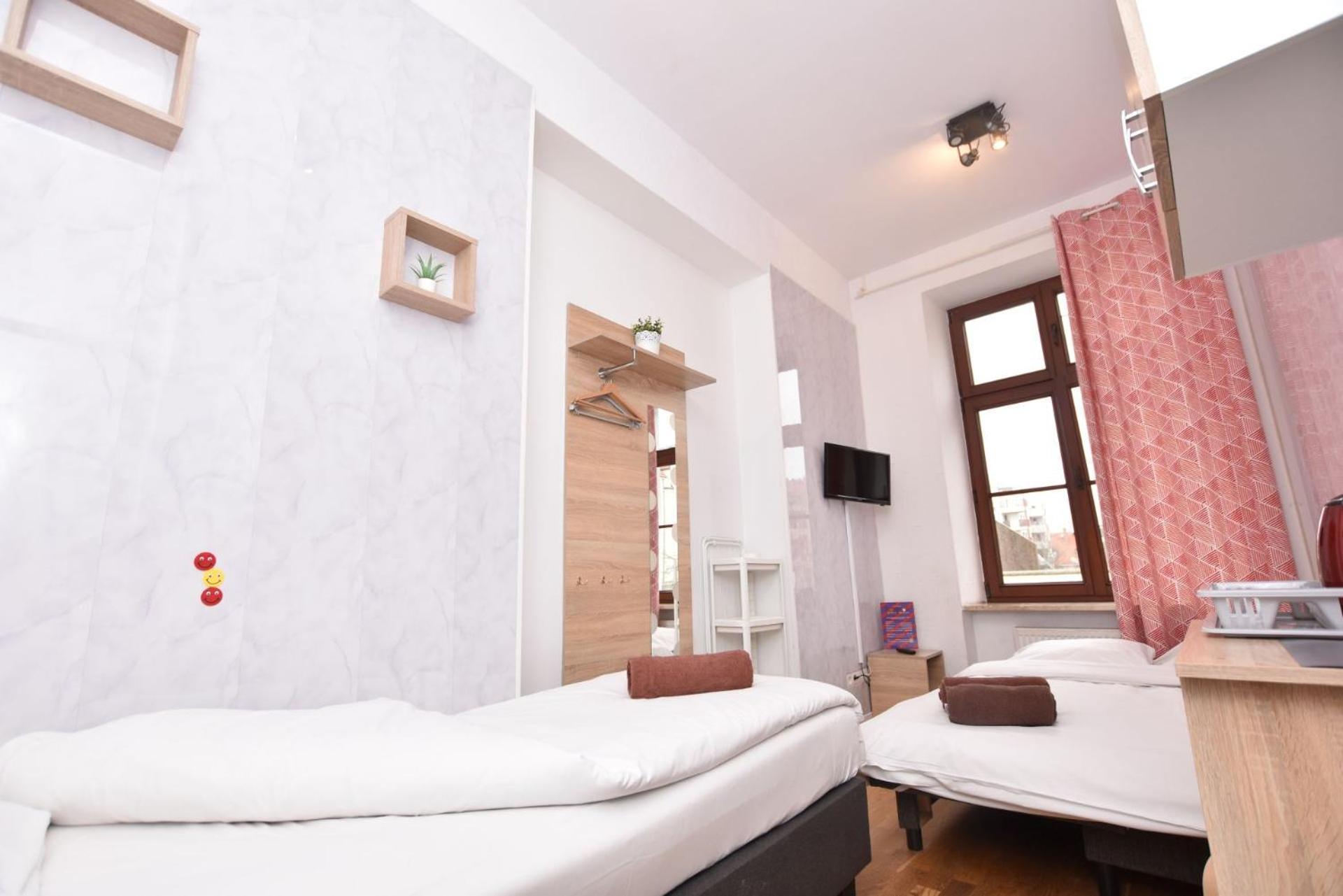 City Central Hostel - Pokoje Prywatne Вроцлав Екстер'єр фото