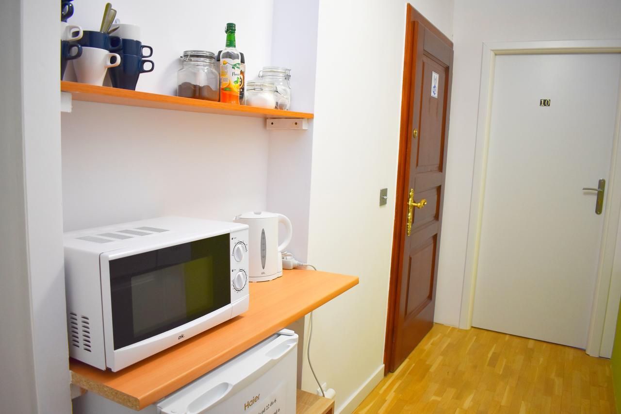 City Central Hostel - Pokoje Prywatne Вроцлав Номер фото